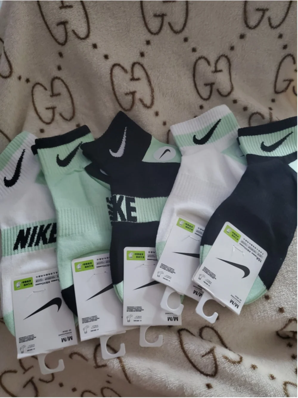 Women's Nike Crew White and Green socks women size 7-9